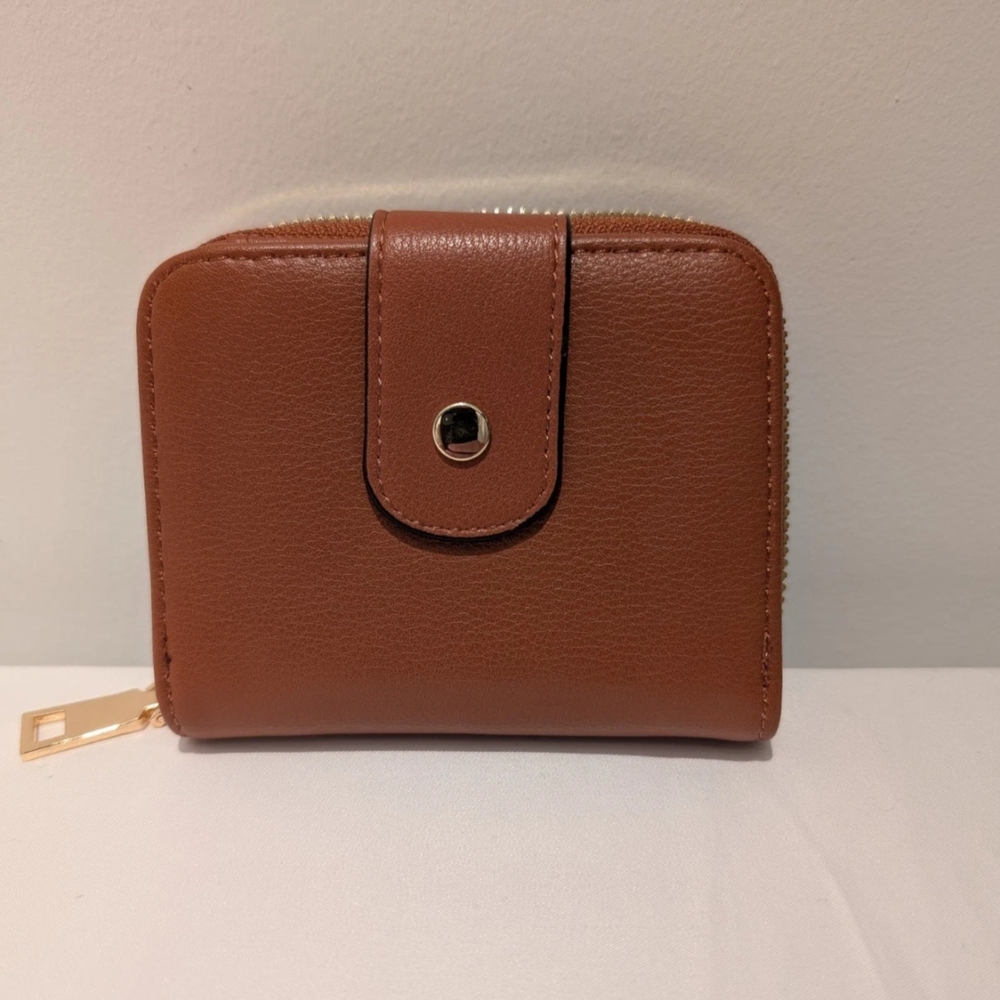 LYAFNG Women's Brown Multiple Compartment  Zipper and Button Up Fold Up Wallet